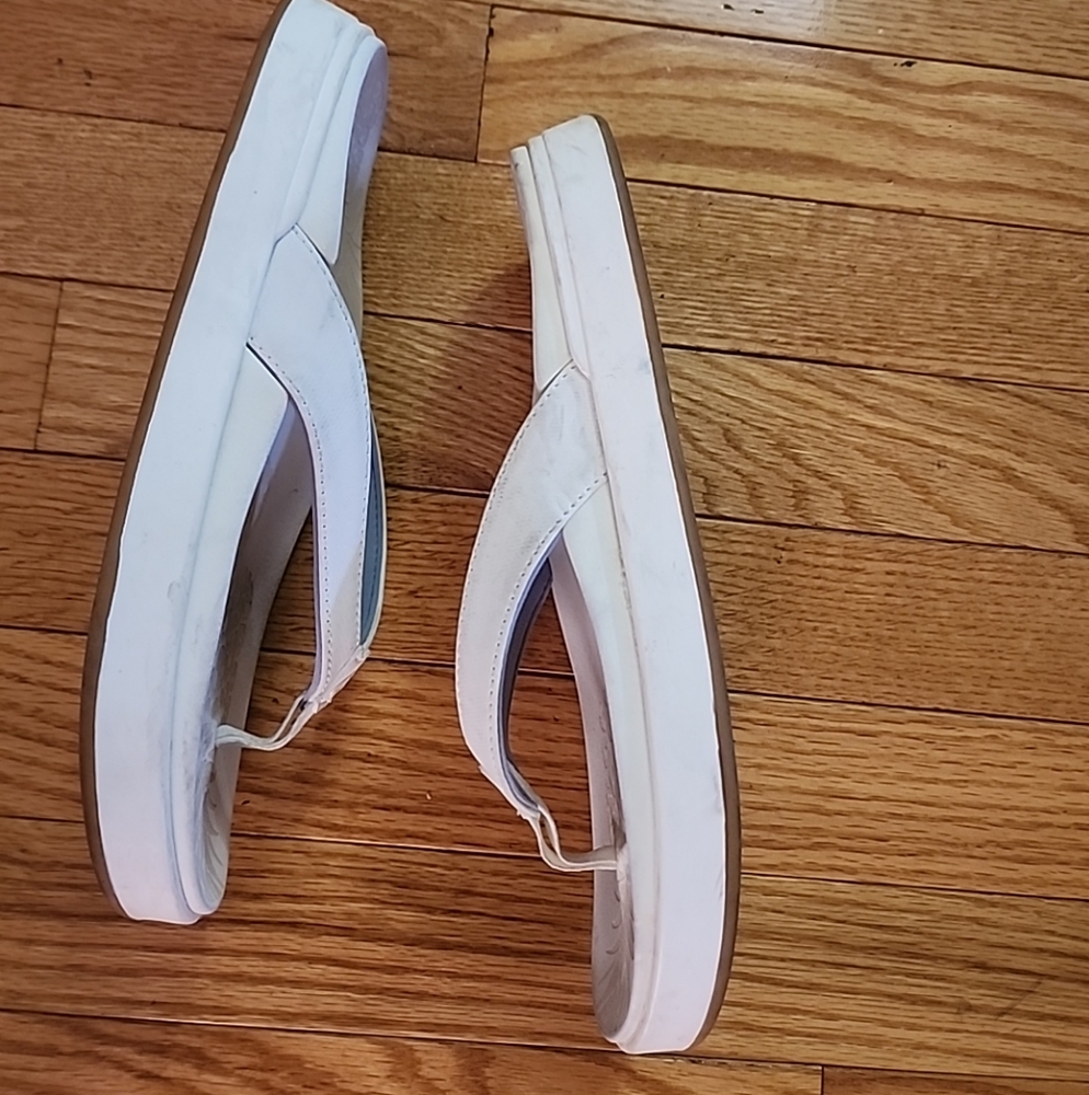 Olulai Nu'a Pi'o Flipflop Thong Sandals - Picture 3 of 8